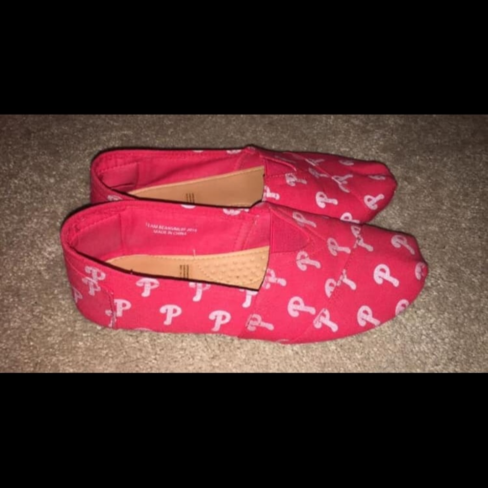 Toms - Picture 1 of 2